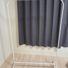 IKEA製　服をかけるハンガーラック