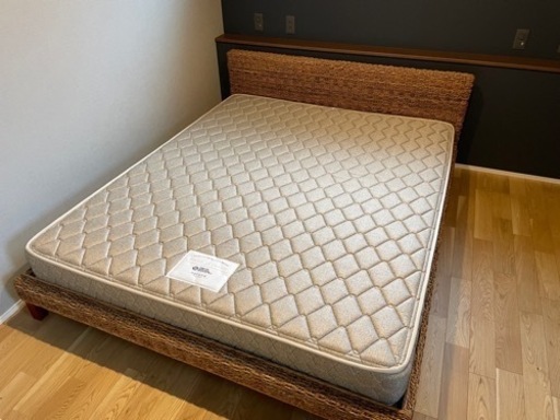 ベットフレーム&マットレス　クイーンサイズ