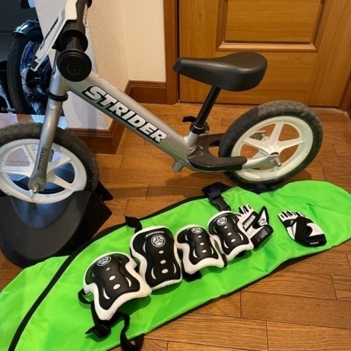 ストライダープロ　セット　肘当て膝当てスタンド、袋