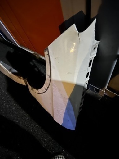 ベンツ　W166 ボンネット　フェンダー　歪み、傷あり