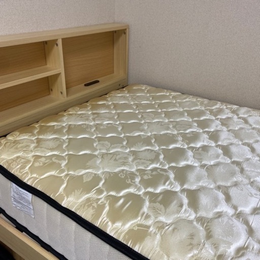収納棚付すのこベッド マットレス付き　コンセント口付き