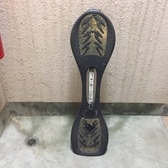 二輪のスケートボードの画像