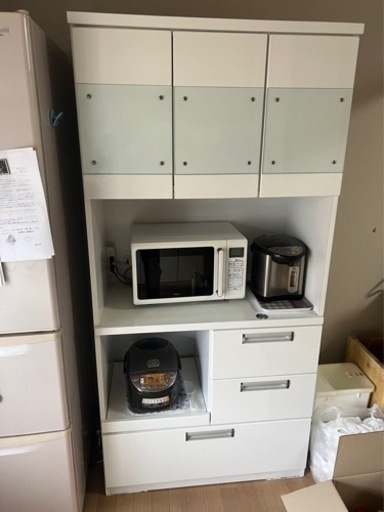 良い物です、全然使えます。レンジ、炊飯器台と冷蔵庫です。詳しく説明できません。