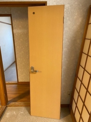 ドア　建具　使用していたものを取りました。
