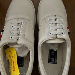 新品　23.5CM