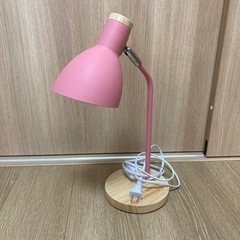 デスクライト差し上げます。