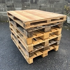 無料の木製パレット。