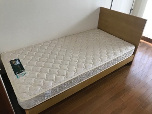 シングルベット、マットレス付き