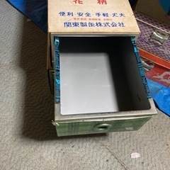 ブリキの衣裳ケース　古くて汚れてますの画像