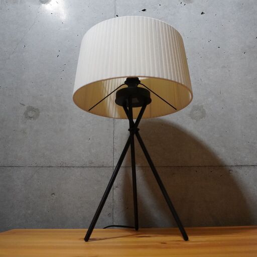 THE CONRAN SHOP(コンランショップ)取り扱い、スペインのSANTA＆COLE(サンタアンドコール) TRIPODE M3