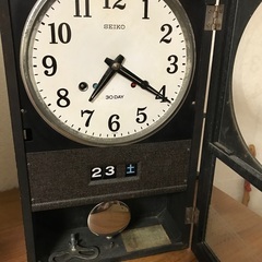 レトロな柱時計　の画像