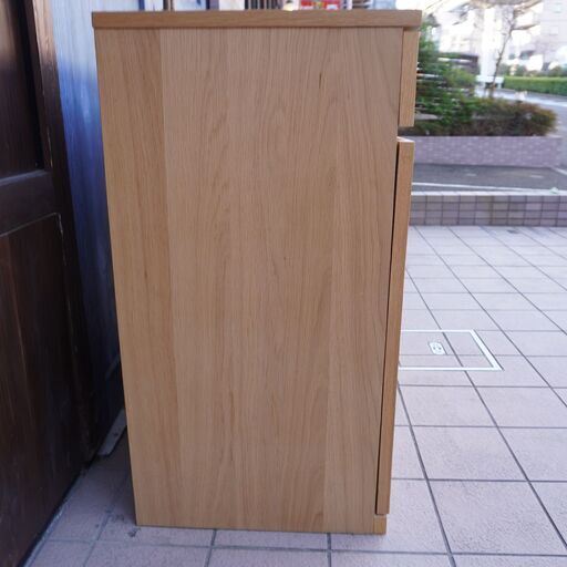 人気の無印良品(MUJI)のオーク材 キャビネット・木製扉！ナチュラルで明るい色合いのサイドボード。収納力もあり北欧スタイルインテリア