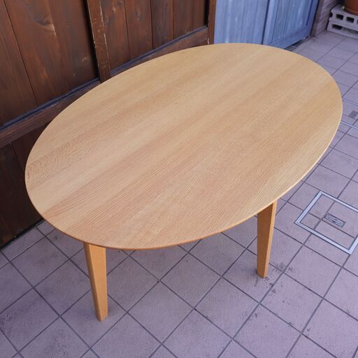 飛騨の家具メーカーKASHIWA(柏木工)のオーク無垢材を使用したNソフィー ダイニングテーブル。北欧スタイルのデザインとナチュラルな