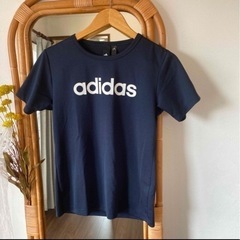 adidas速乾Tシャツの画像
