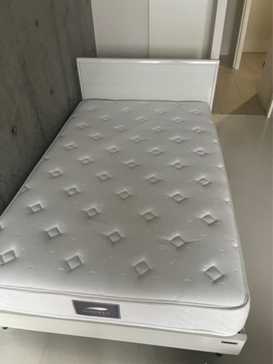 セミダブル　マットレス付き　ベッド　値引きご相談ください