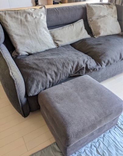 【再値下げ】３人掛けソファ、クッション、オットマン/定価179,000円