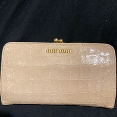 MIUMIU財布