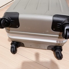 スーツケース　キャリバック　シルバーの画像