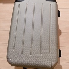 スーツケース　キャリバック　シルバー