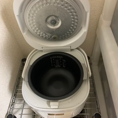 【取りに来てくれる方限定】SHARP炊飯器＋Tigerケトル＋ステンレス棚の画像