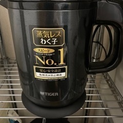 【取りに来てくれる方限定】SHARP炊飯器＋Tigerケトル＋ステンレス棚の画像