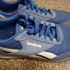Reebokのスニーカーの画像