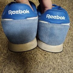 Reebokのスニーカーの画像
