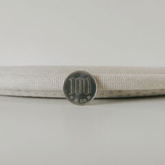 3/12日までに引取り希望　IKEA　MARIUS マリウス スツール, ホワイト, 45 cm　CILLA スィッラ チェアパッド, ライトグレー, 34 cm 　 ２セット　美品　1400円　岡崎　安城　豊田　刈谷　蒲郡市　豊橋市　豊川市　西尾市　知立市　幸田町の画像
