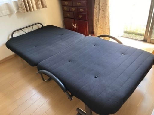 折りたたみ式ベット