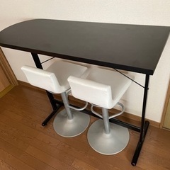 カウンターテーブルとイスのセット