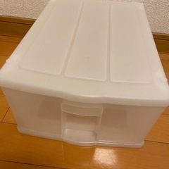 半透明プラスチック収納ケースの画像