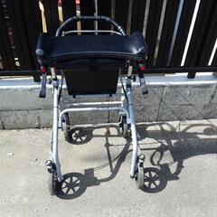 シルバー歩行車(歩行器)の画像