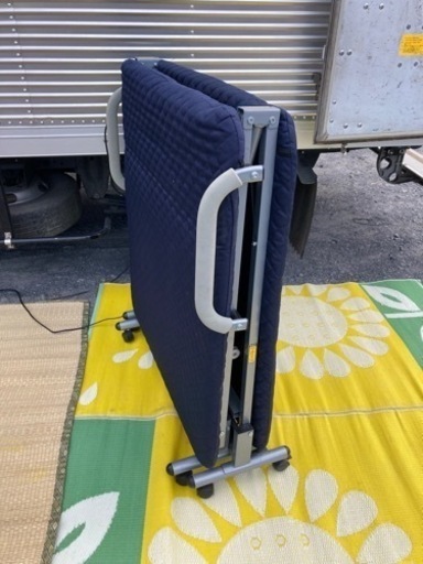 引渡済    電動リクライニング折りたたみベッド