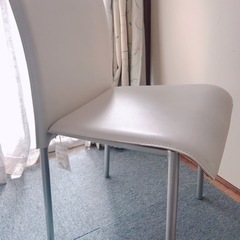 取引中　ネオホワイト　ダイニングチェア　3脚セット　傷ありのため値下げしました。の画像