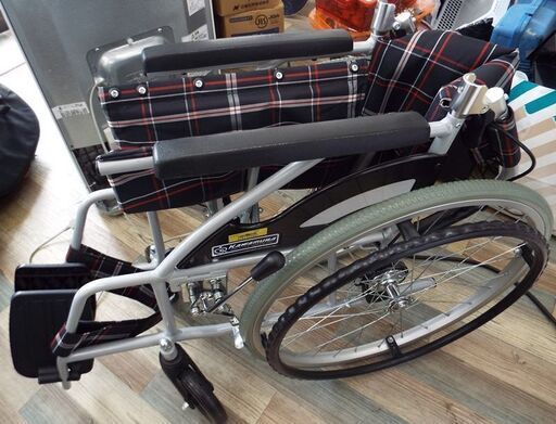 未使用 カワムラサイクル 折り畳み 車いす KV22-40SB 自走 背折れ式 介助ブレーキ付き 車椅子