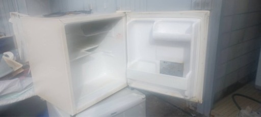 小型冷蔵庫　¥7000