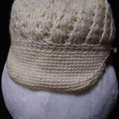 白色ニット帽の画像