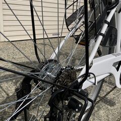 新品・未使用　ママチャリ　オートライト付き　26インチ　シマノ6段ギア　ホワイトの画像