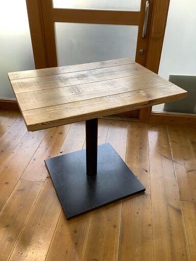 洒落た木製テーブル　喫茶店什器だったものです。①A