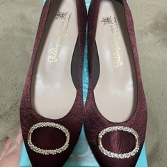 新品未使用　ビジュー付きパンプス