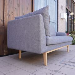 unico(ウニコ)のLOM(ロム)シリーズのベンチアームです。アッシュ材の