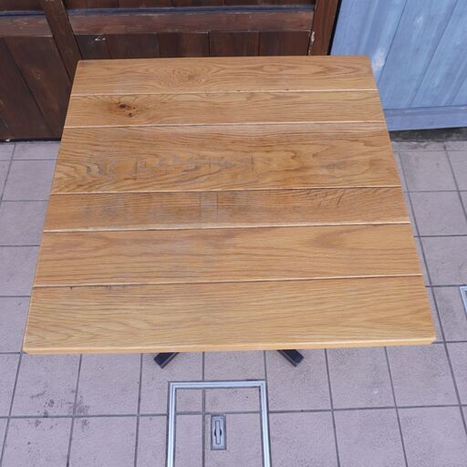 ACME FURNITURE(アクメファニチャー)のグランビューカフェテーブルです。コンパクトなサイズはソファーのサイドテーブルにも。