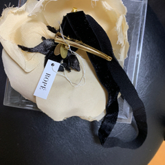 定価1万円日本製☆ROPEコサージュ、未使用品⭐︎卒業式入学式に！ベージュ系の画像