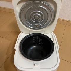 炊飯器とお米の画像