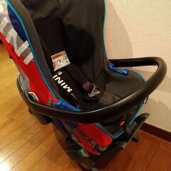ミニクーパー　純正チャイルドシート