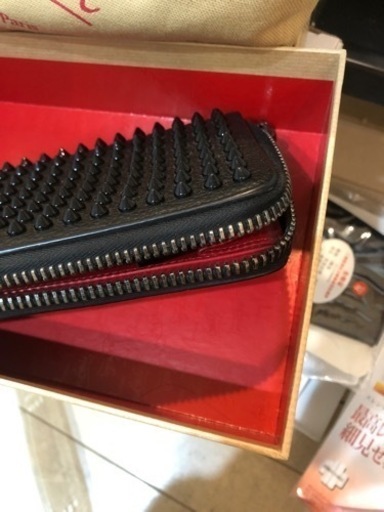 ルブタン財布