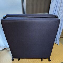 折り畳みベッドの画像