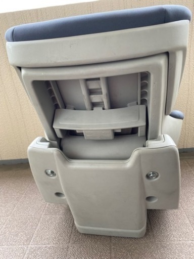 チャイルドシート　ベビーからジュニアまで