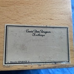 お酒の箱の画像