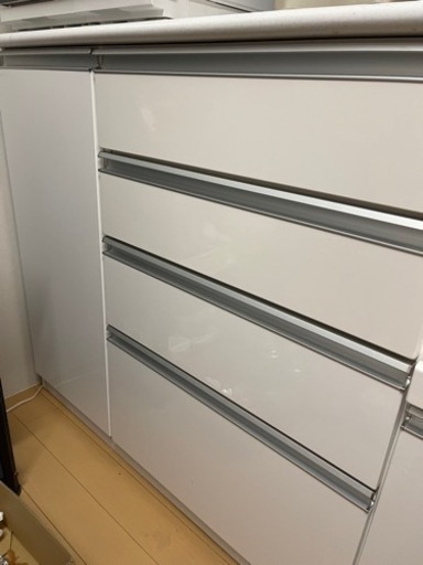 引受先決まりました！白色　食器棚　キッチンボード